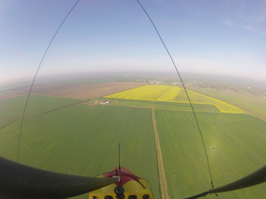 ȘCOALA ALTFEL/ Liceenii descoperă tainele zborului, la aerodromul Aerial Club de la Vădeni