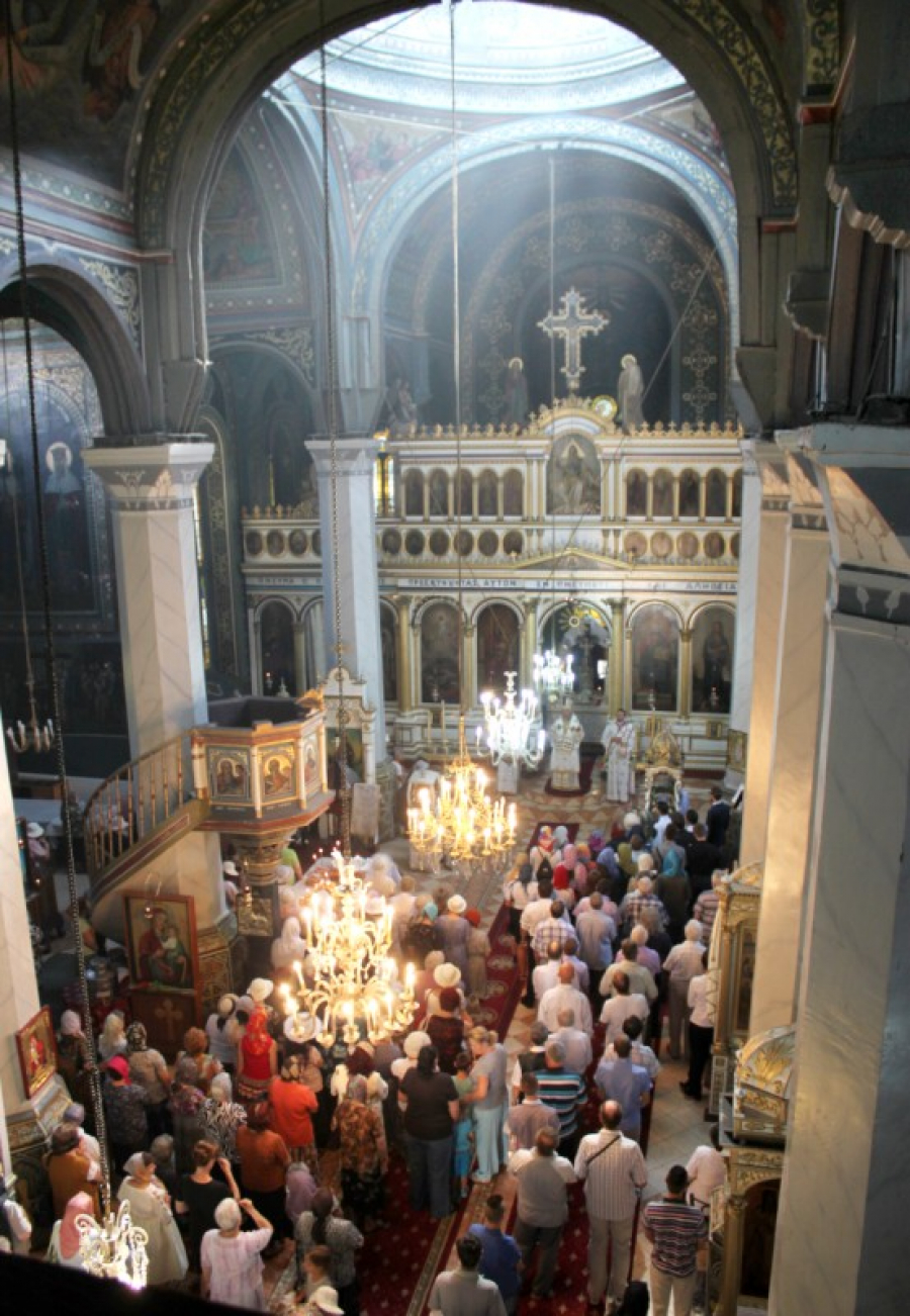 Schimbarea la faţă. Hram la Biserica Greacă