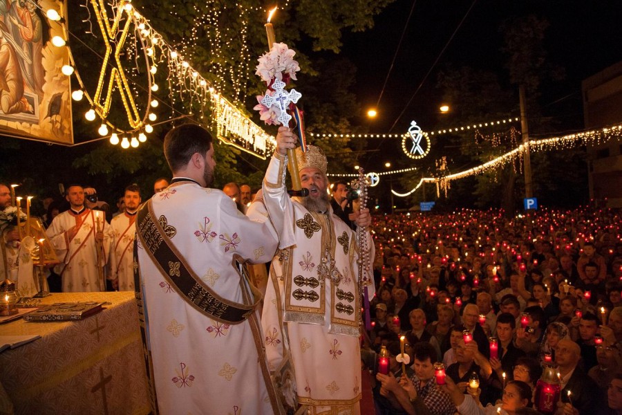 GALERIE FOTO / Învierea Domnului, Catedrala Galaților, mai 2013. Candele de Lumină s-au revărsat peste Cetatea lui Andrei