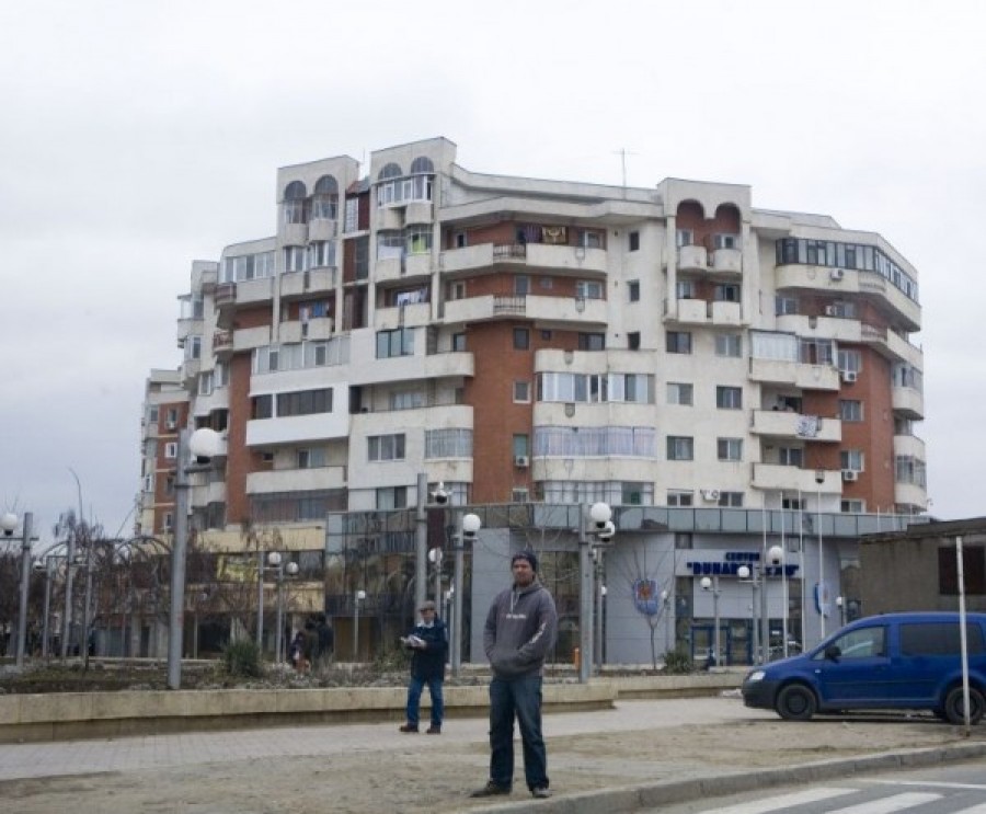 "Afacerea apartamentul" toacă bani publici de 11 ani