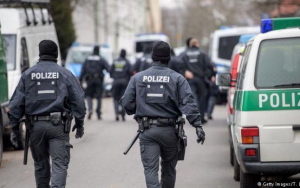 Germania: Politicieni şi jurnalişti ameninţaţi cu moartea