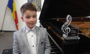 Pianist de SUCCES, la numai nouă ani!