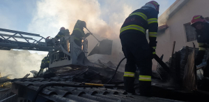 O casă din zona ”General” a luat foc în toiul zilei