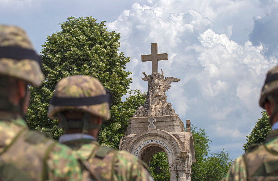 Procesiune şi ceremonial de Ziua Eroilor, la Galaţi
