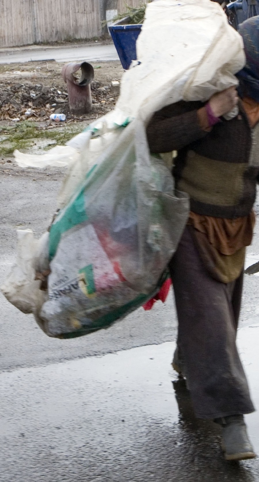 AMENZI pentru reciclare ilegală. Hoţii de PET-uri din Galaţi rămân în vizorul poliţiştilor locali