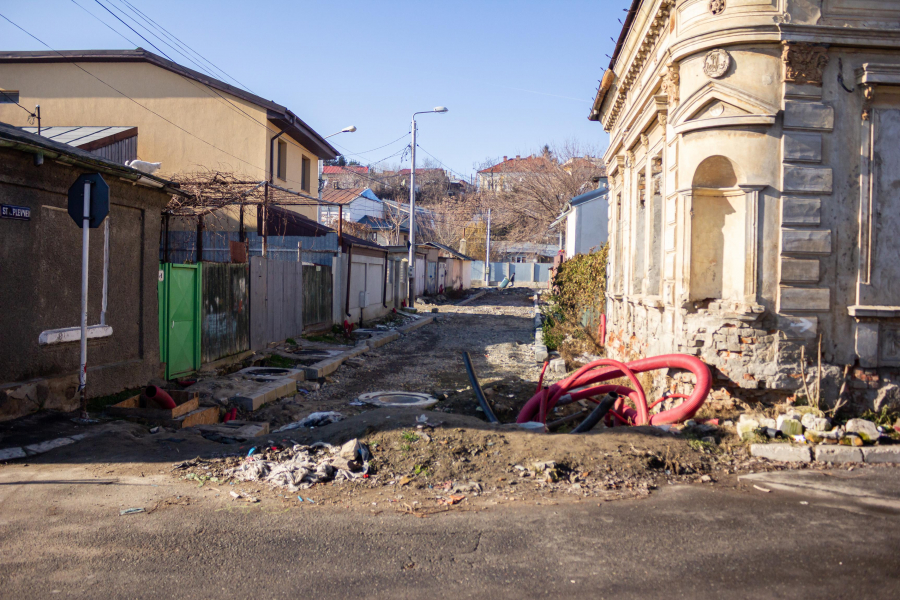 Lucrări începute de trei ani, tot neterminate (FOTO)