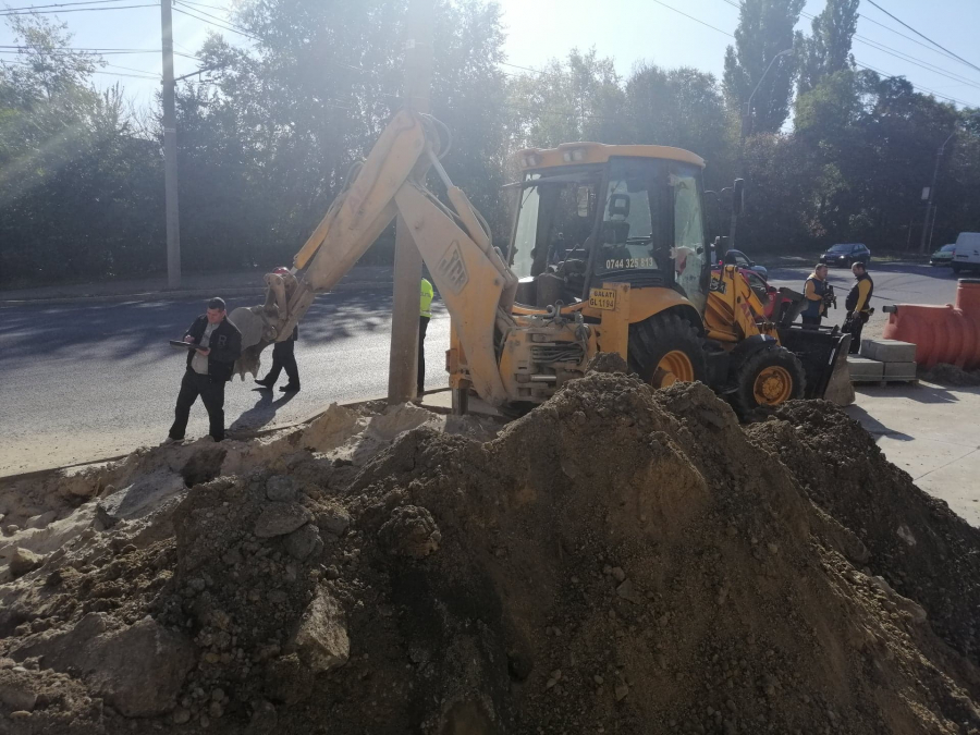 VIDEO | Panică pe strada Brăilei, la bloc Privilege, după ce a fost spartă, de muncitorii care lucrează în zonă, o conductă magistrală de gaze