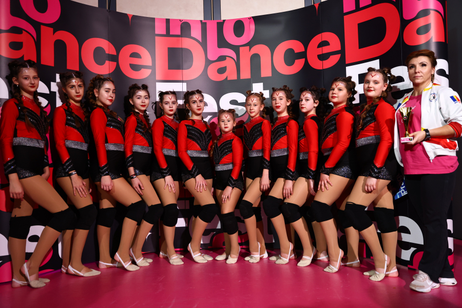 Prinţesele-gimnaste din Galaţi au cucerit Praga