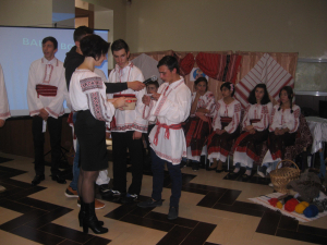 CATEDRA | Tradiţii şi obiceiuri româneşti, la sărbătoarea liceului