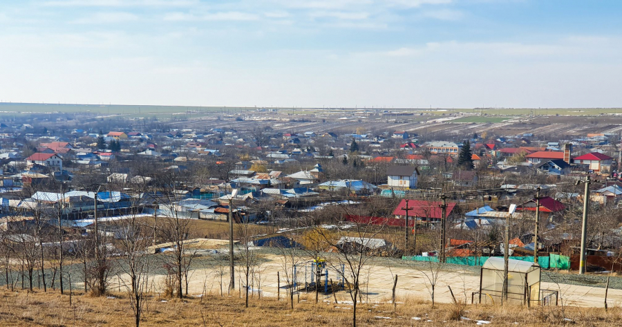 Comuna Schela se desprinde cu greu de trecut (FOTO)