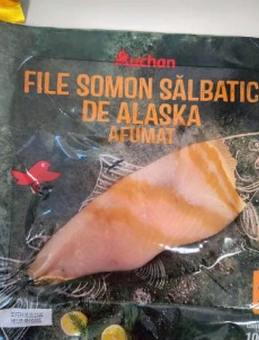 Somon afumat infectat cu Listeria, retras de Auchan