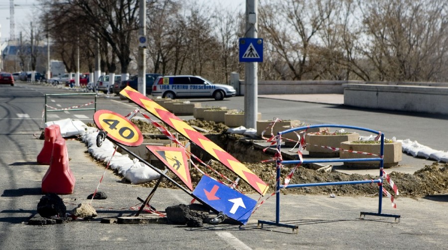 GALERIE FOTO/ Top 5 cele mai proaste lucruri din oraş: Incompetenţa şi nepotismul au sufocat Galaţiul