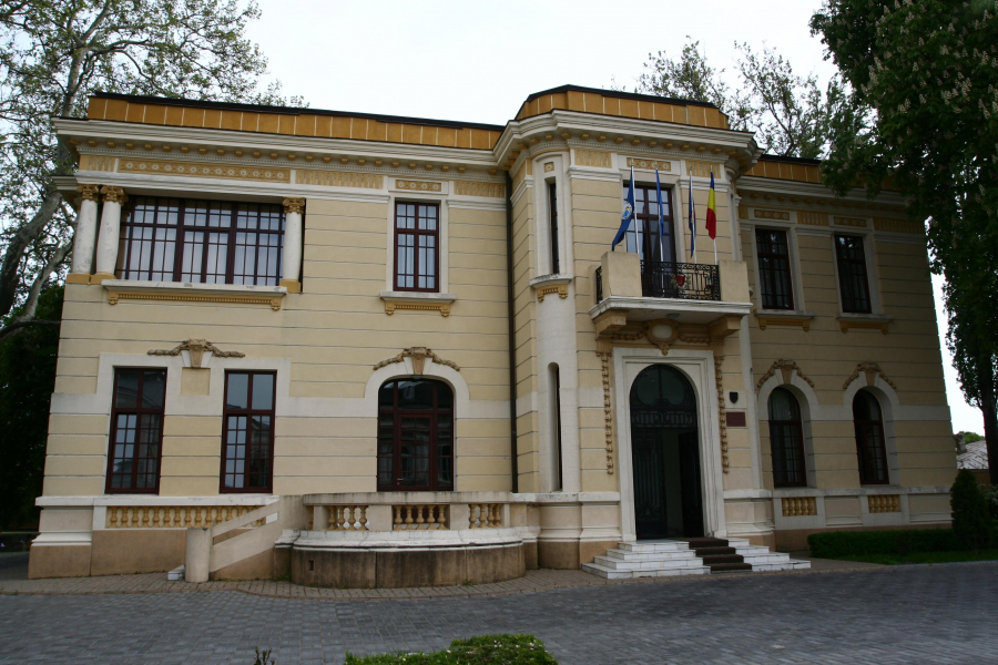 Un angajat al CJ, pus la plată de Camera de Conturi