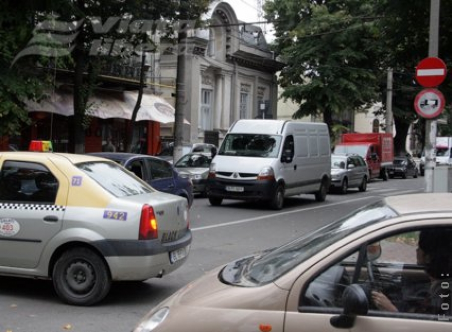 Claxonatul, înjurătura, gestul obscen. Dacă educaţie nu e, măcar sancţiune să fie! 