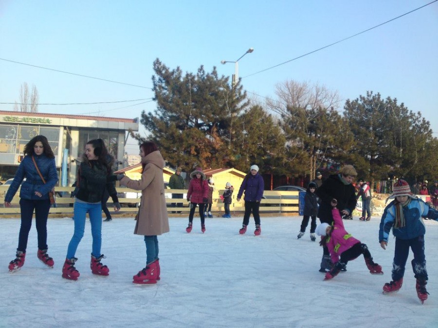 Patinajul în aer liber are tarif redus, de luni până joi