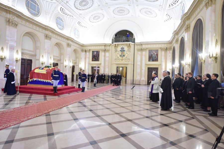 UPDATE: Regina Ana a fost înmormântată în noua catedrală de la Curtea de Argeș