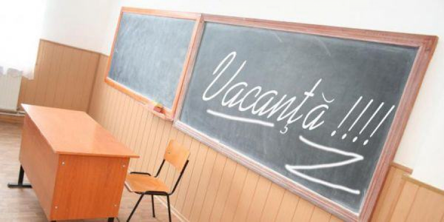 Relaxare de câteva zile pentru elevi și profesori, după primul modul