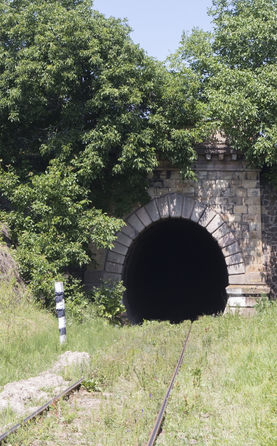 COMORI DE PATRIMONIU/ Al doilea tunel ca lungime din România se află în Galaţi (VIDEO)