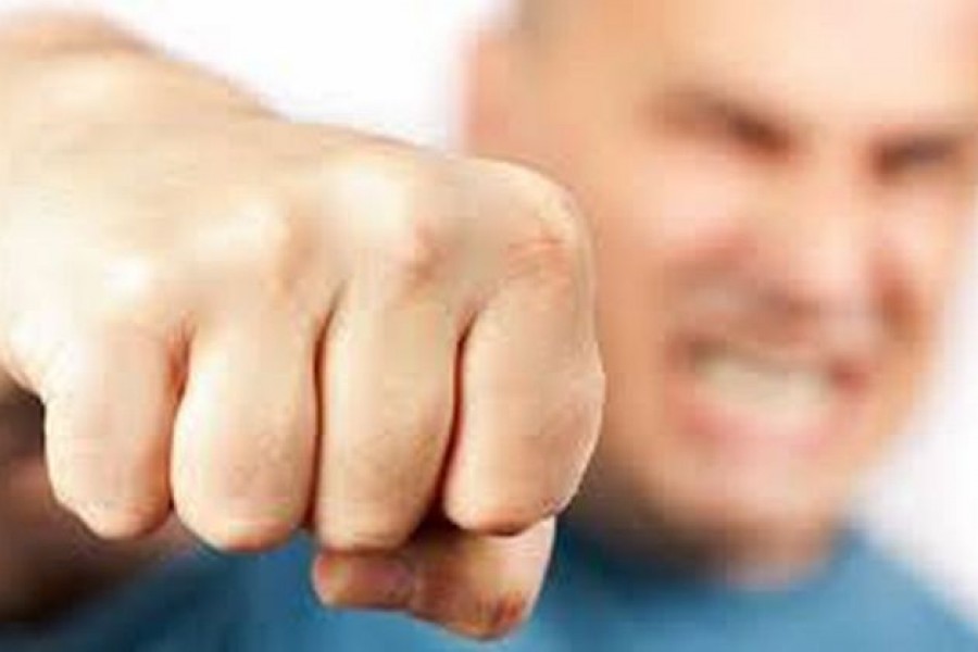 Un tată şi-a luat familia la BĂTAIE
