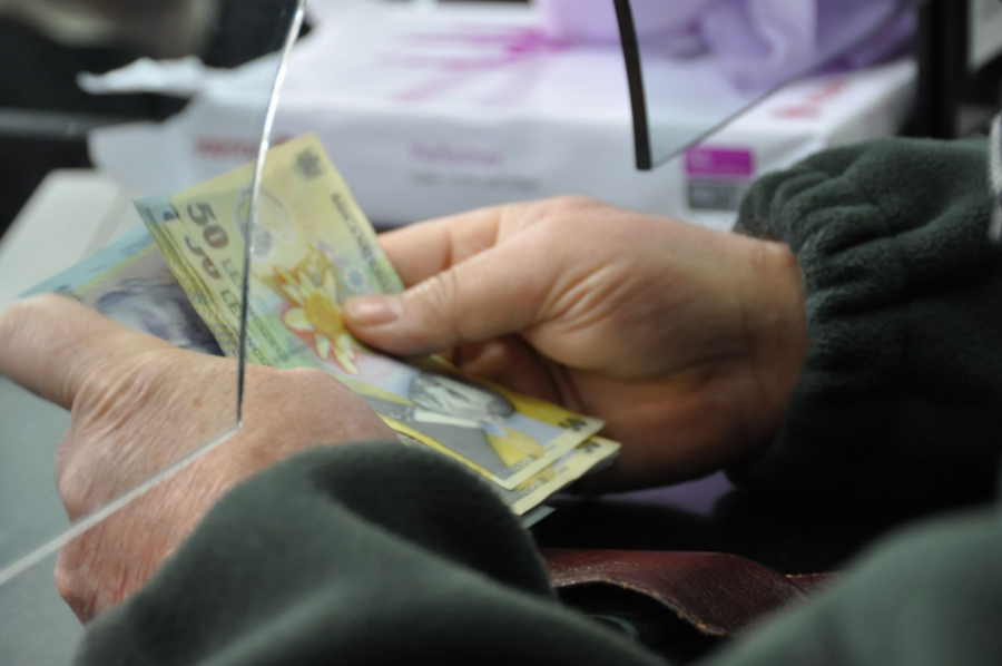 UPDATE Centrul de colectare taxe şi impozite din Micro 18, închis după ce a fost spart