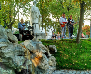 INAUGURARE. Spectacol la statuia poetului Mihai Eminescu (FOTO şi VIDEO)