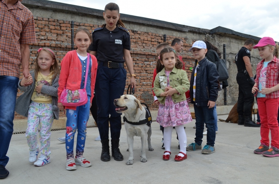 Noul sediu al Poliţiei de Frontieră Galaţi şi-a „deschis porţile” pentru a-i primi pe sărbătoriţii zilei de 1 iunie, copiii