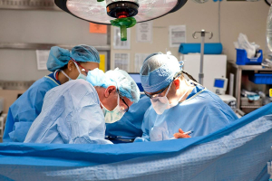 Intenţie bizară din partea autorităţilor: Chirurgul stabileşte lista de priorităţi la TRANSPLANTUL de organe