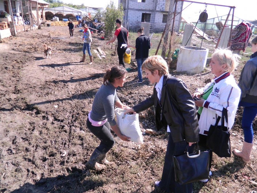 Sprijin de la elevii Colegiului „Hogaş” pentru comuna Cudalbi