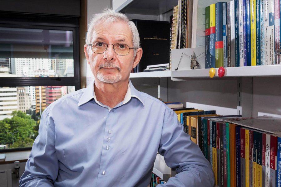 Profesorul Cristian Calude se întoarce la ”Alecsandri”!
