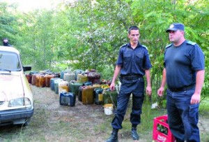 Patru persoane, reţinute într-un dosar de furt de petrol din conducte magistrale