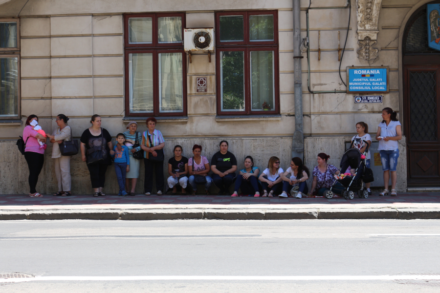 Protest în faţa Primăriei pentru locuinţe sociale