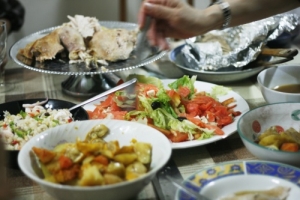 ATENȚIE! Mesele de sărbători - bogate şi tentante