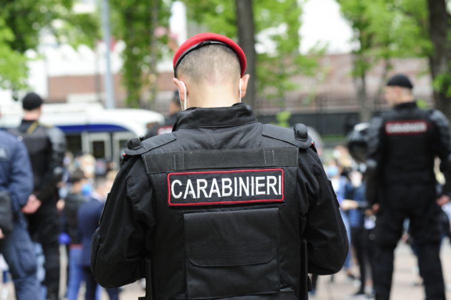 Când te saltă carabinierii şi le mulţumeşti