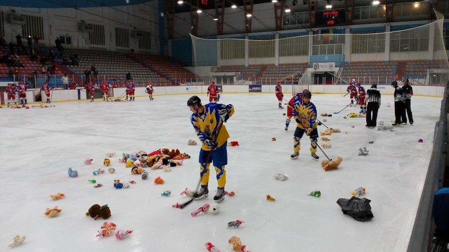 Evenimentul acestui weekend, la Patinoar. Victorie gălăţeană în primul meci cu Corona