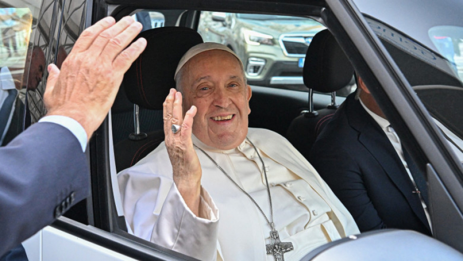 Papa Francisc, externat după o intervenție chirurgicală