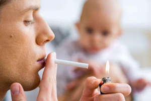 La ce riscuri vă expuneţi copiii atunci când fumaţi