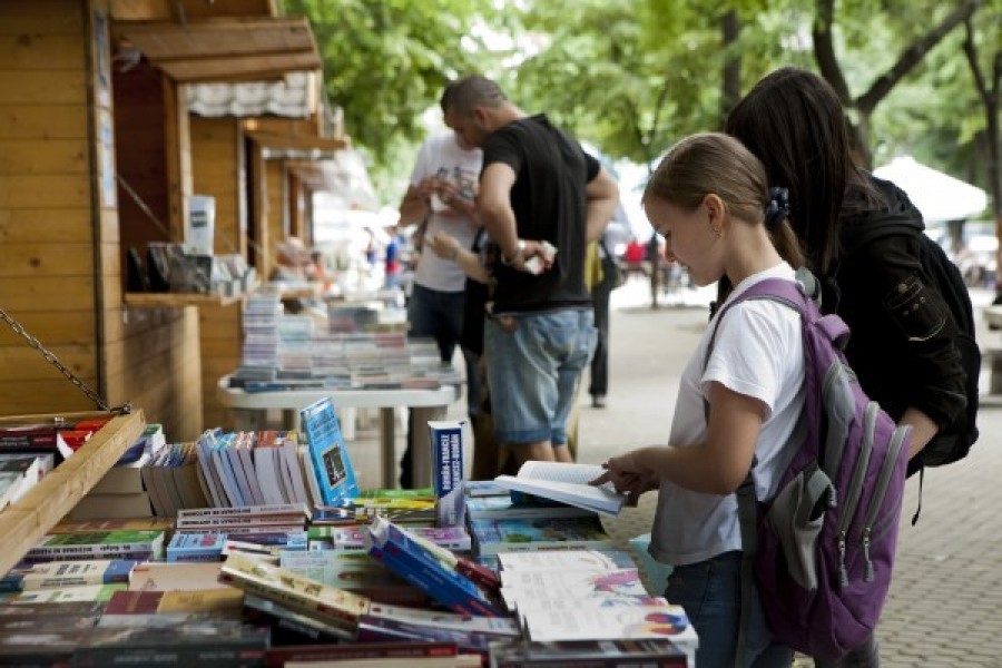 Vânzări de 200.000 euro la Festivalul "Axis Libri"