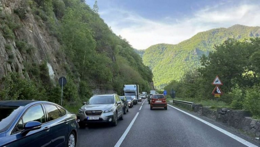 Cad pietre pe Valea Oltului