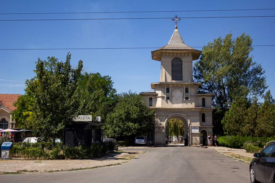 Cine inventariază cu drona locurile de înhumare