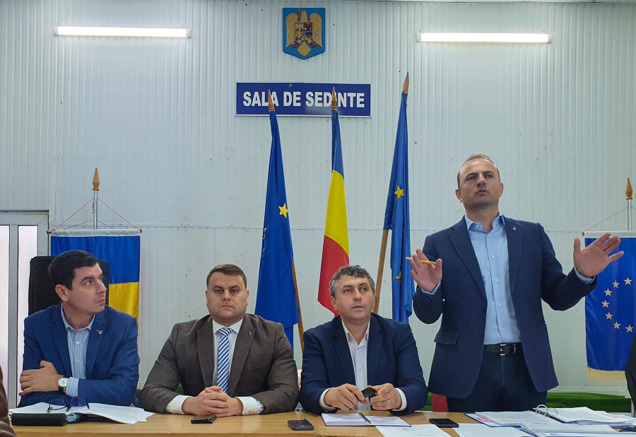 Doi secretari de stat de la Agricultură, în bazinul legumicol Matca. Liberalii anunţă că programul Tomata continuă