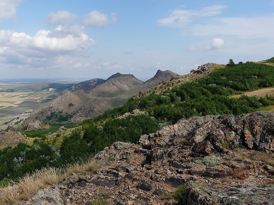 CICLISM şi ALERGARE în Munţii Măcinului. AFLĂ cum și până când te poți ÎNSCRIE la ”Măcin Mountain Fun 2016”