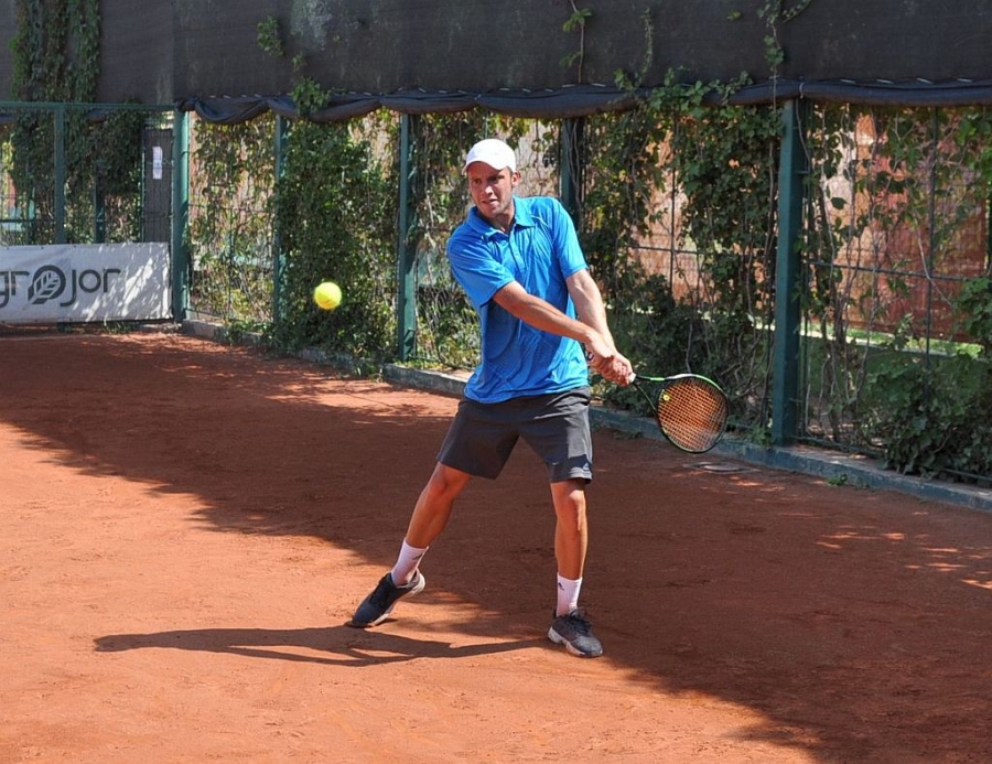 UPDATE: Frosă a ratat ”sferturile” turneului de tenis Futures de la Galaţi