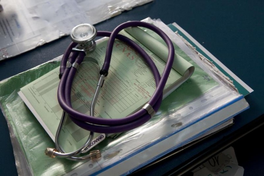 O treime dintre medicii din spitale au cabinete private