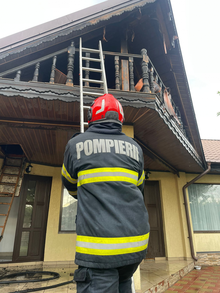 Incendiu în această dimineaţă la Pechea (VIDEO)