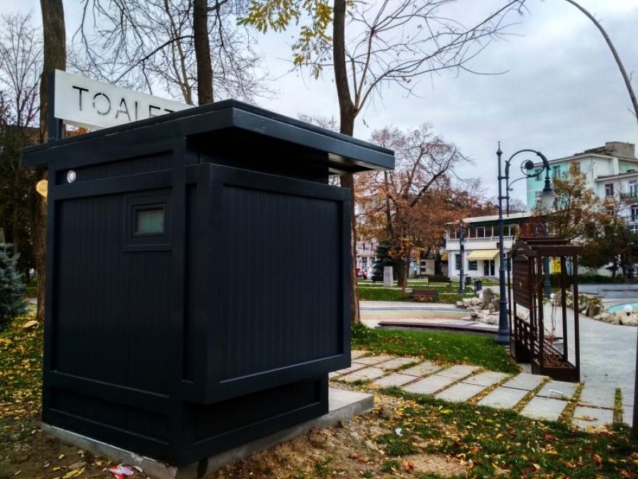 Toaletă publică instalată în Parcul "Eminescu"