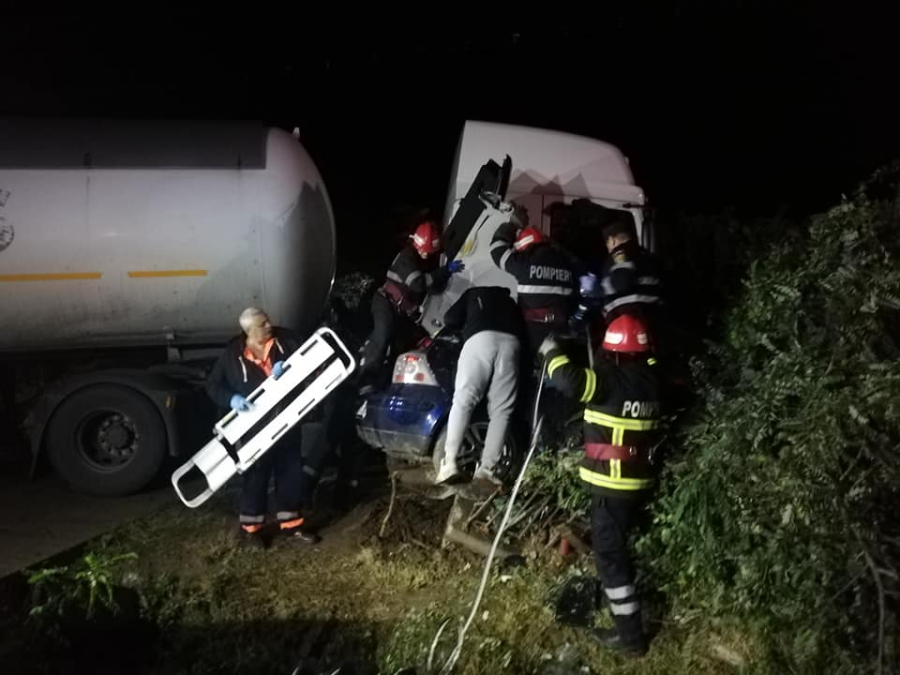 Tragedie rutieră. Un mort și doi răniți în urma unui impact cu o cisternă