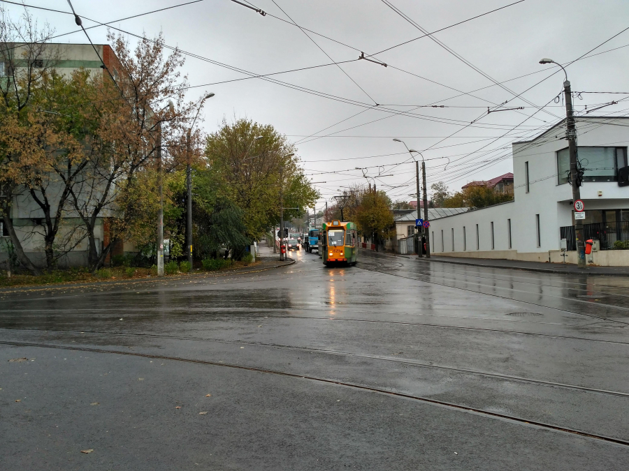 Desfiinţăm tramvaiul, dar înlocuim reţelele de agent termic