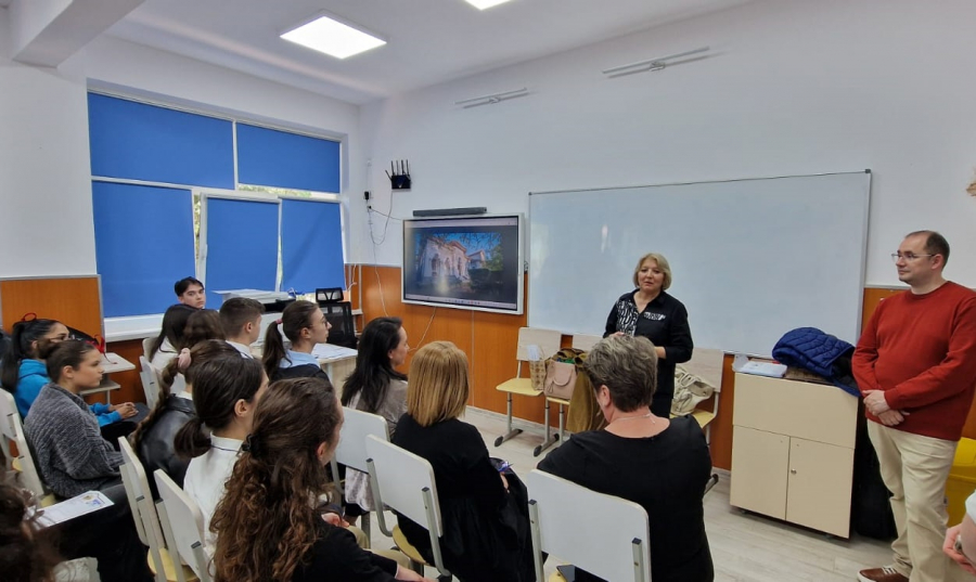Promovarea patrimoniului local prin fotografie, la Colegiul „Cuza”