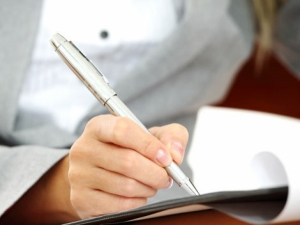 CRONICĂ DE CENACLU | De la afect la efect cu sobrietate