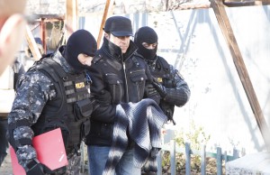 În dosarul privind clonarea cardurilor: Şapte inculpaţi arestaţi, unul în libertate
